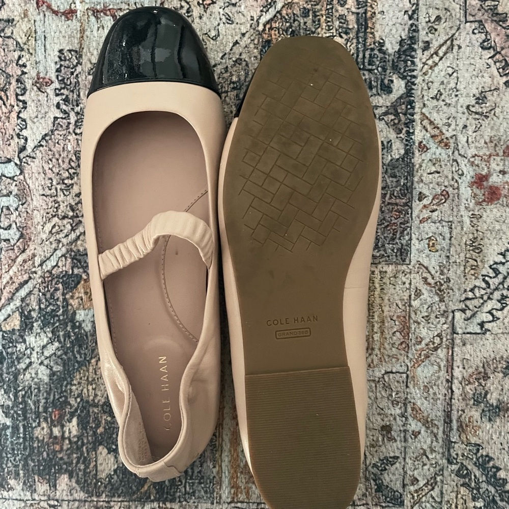 Cole Haan Women's Black and Tan Flats